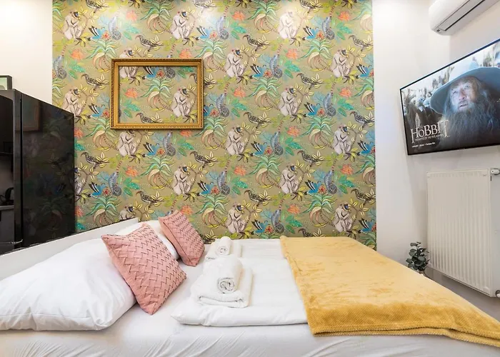 Economy Downtown Design Apartments - Free Parking - Balcony - Super Puplic Transport - Ac