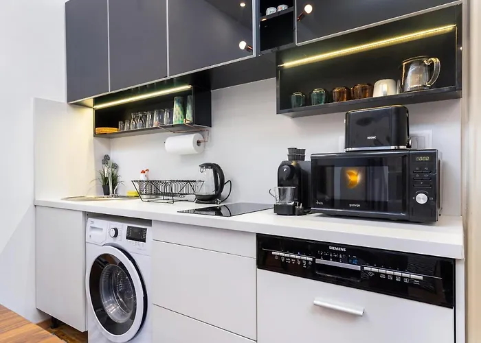 Economy Downtown Design Apartments - Free Parking - Balcony - Super Puplic Transport - Ac