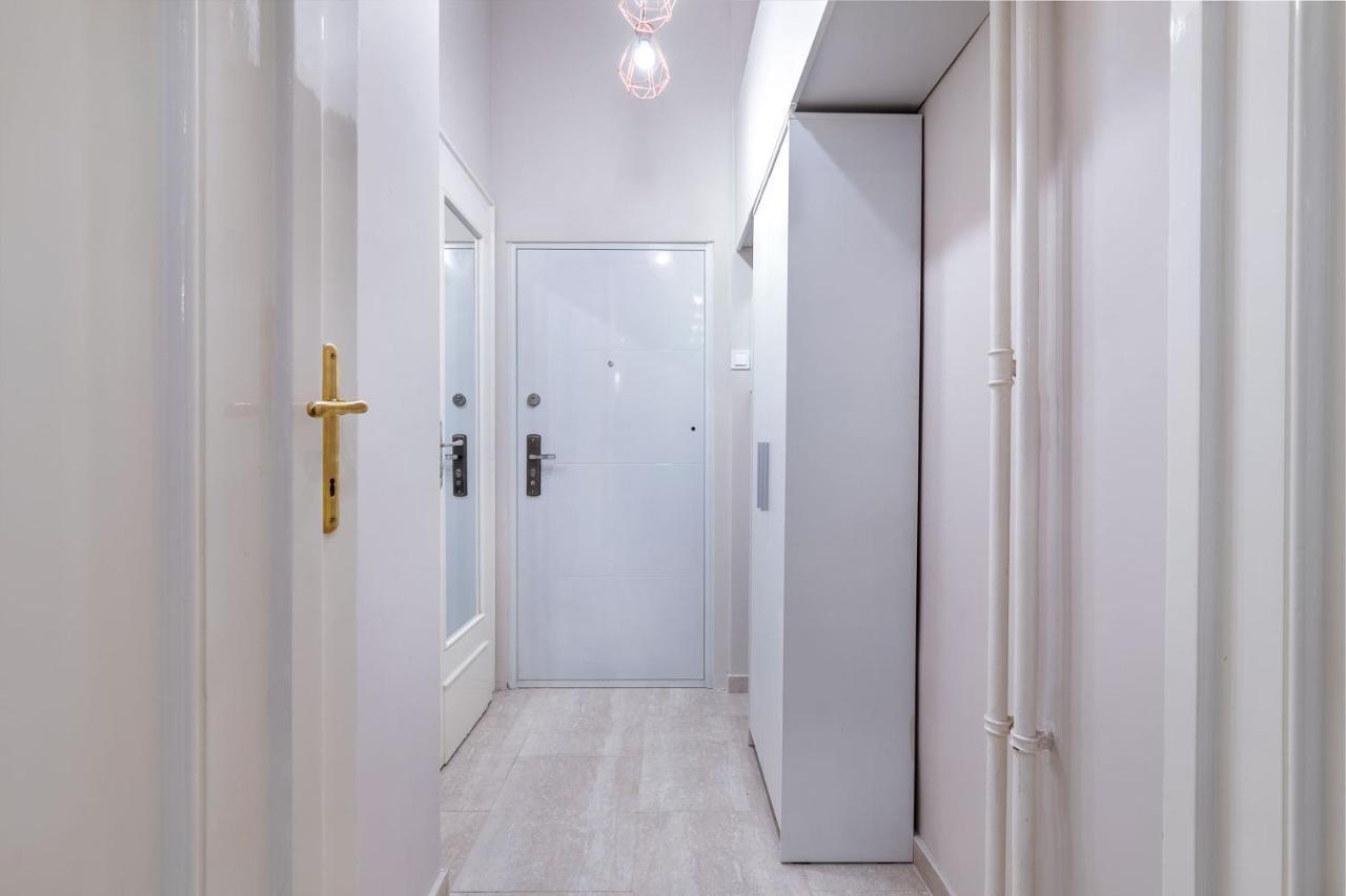 Economy Downtown Design - Free Parking - Balcony - Super Puplic Transport - Ac Apartmán *
