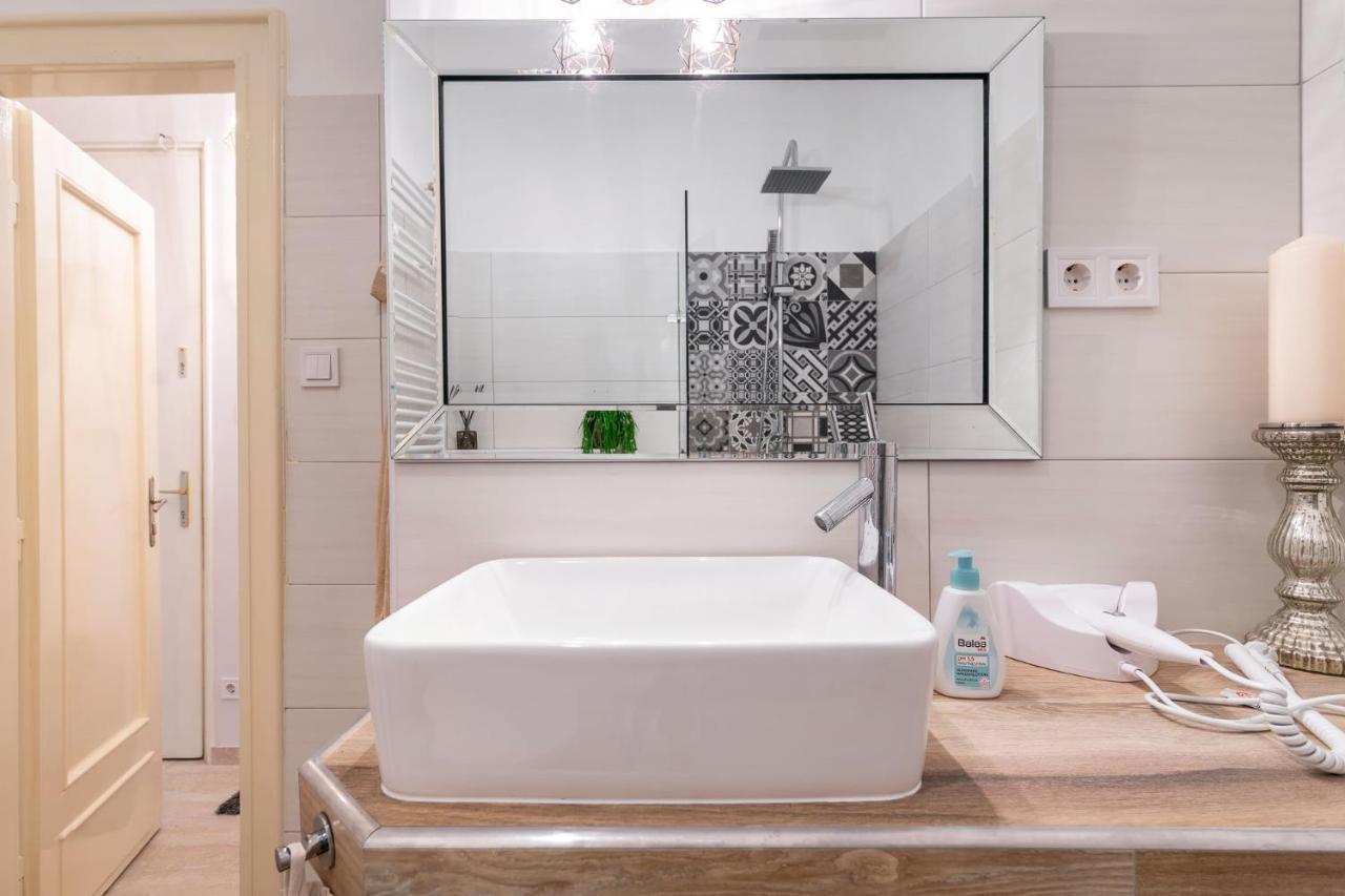 Economy Downtown Design - Free Parking - Balcony - Super Puplic Transport - Ac Budapest