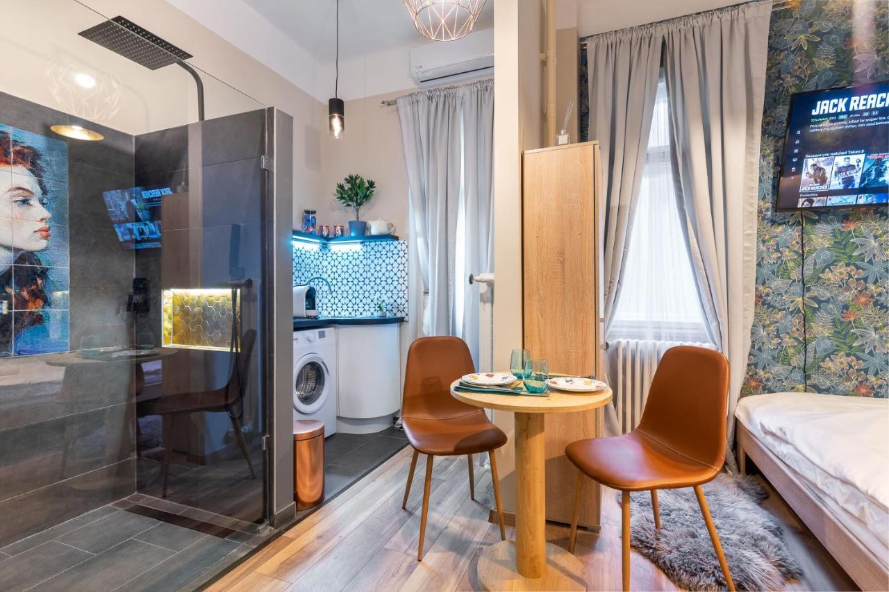 Economy Downtown Design - Free Parking - Balcony - Super Puplic Transport - Ac Apartmán