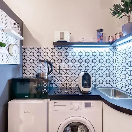 Economy Downtown Design Apartments - Free Parking - Balcony - Super Puplic Transport - Ac Budapest Exterior photo